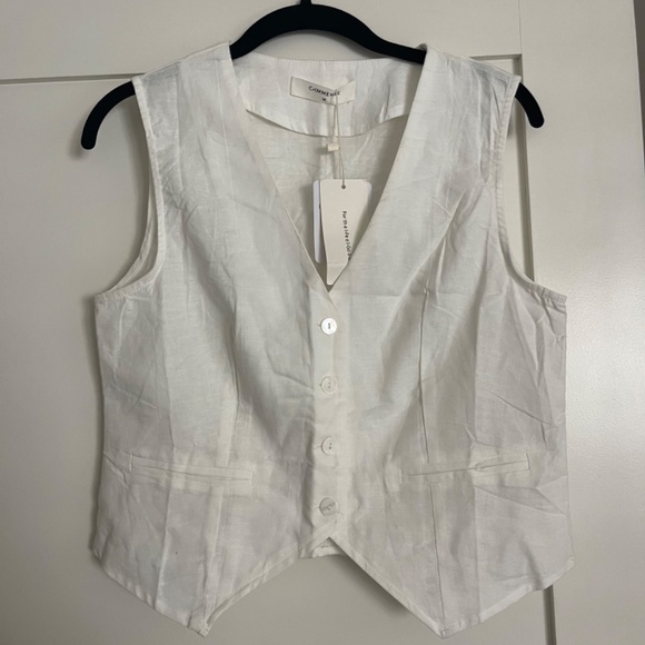 White Linen set Vest & Shorts -Classic Elegance - Picture 6 of 7